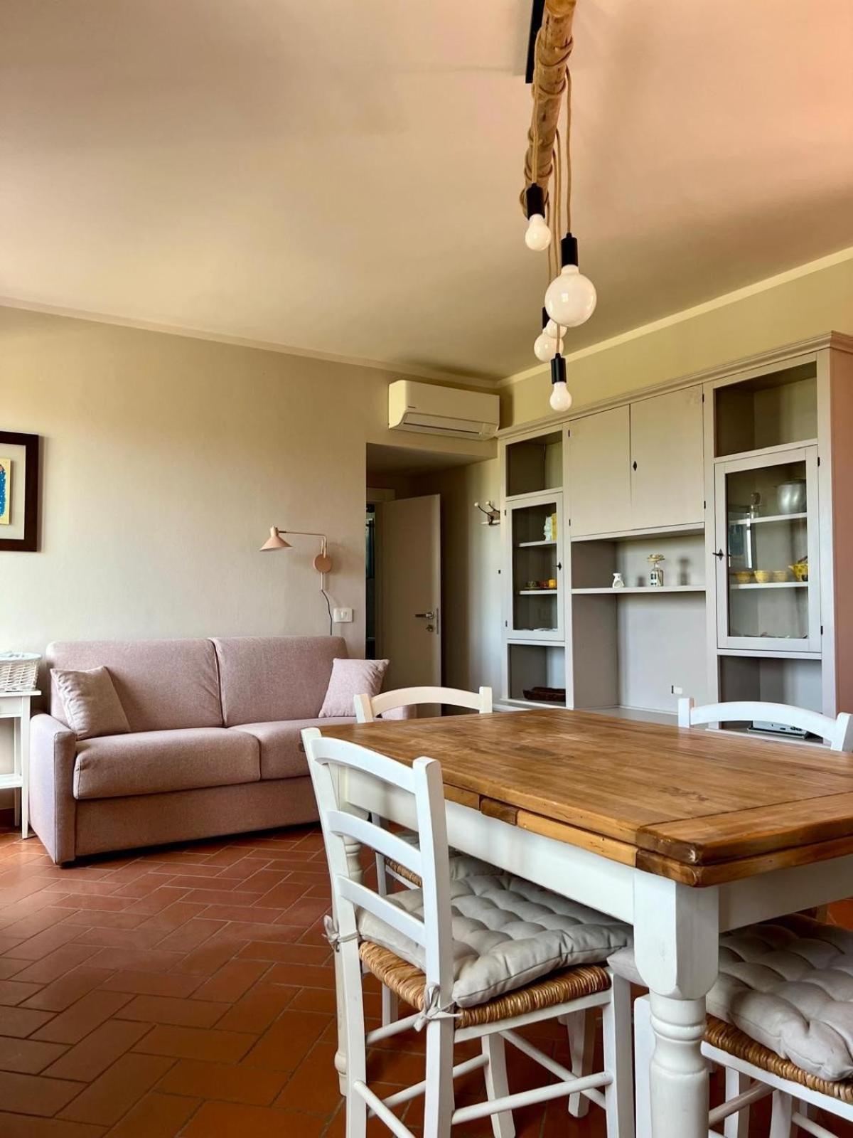 Apartamento Eri Tra Gli Ulivi Loro Ciuffenna Exterior foto