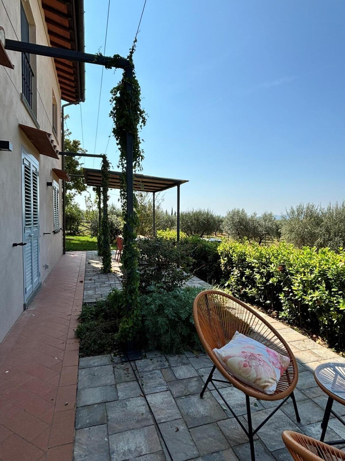 Apartamento Eri Tra Gli Ulivi Loro Ciuffenna Exterior foto